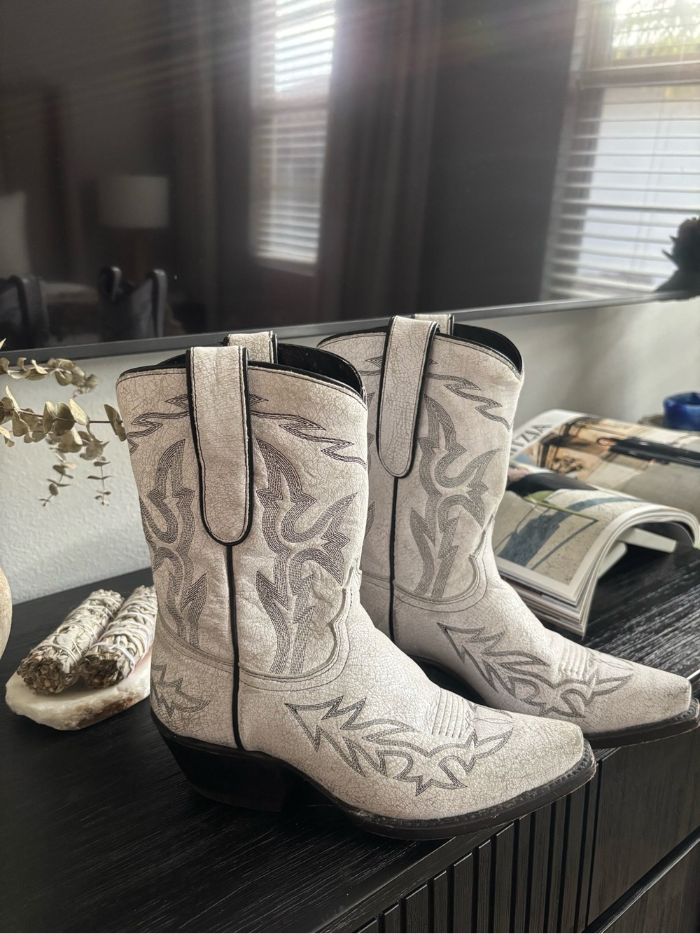 Kimo Sabe Cowboy Boots - Cream